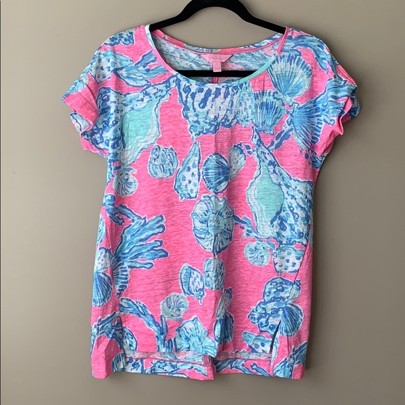 Lilly Pulitzer Tops - Lilly Pulitzer pink seashell t-shirt sz sm